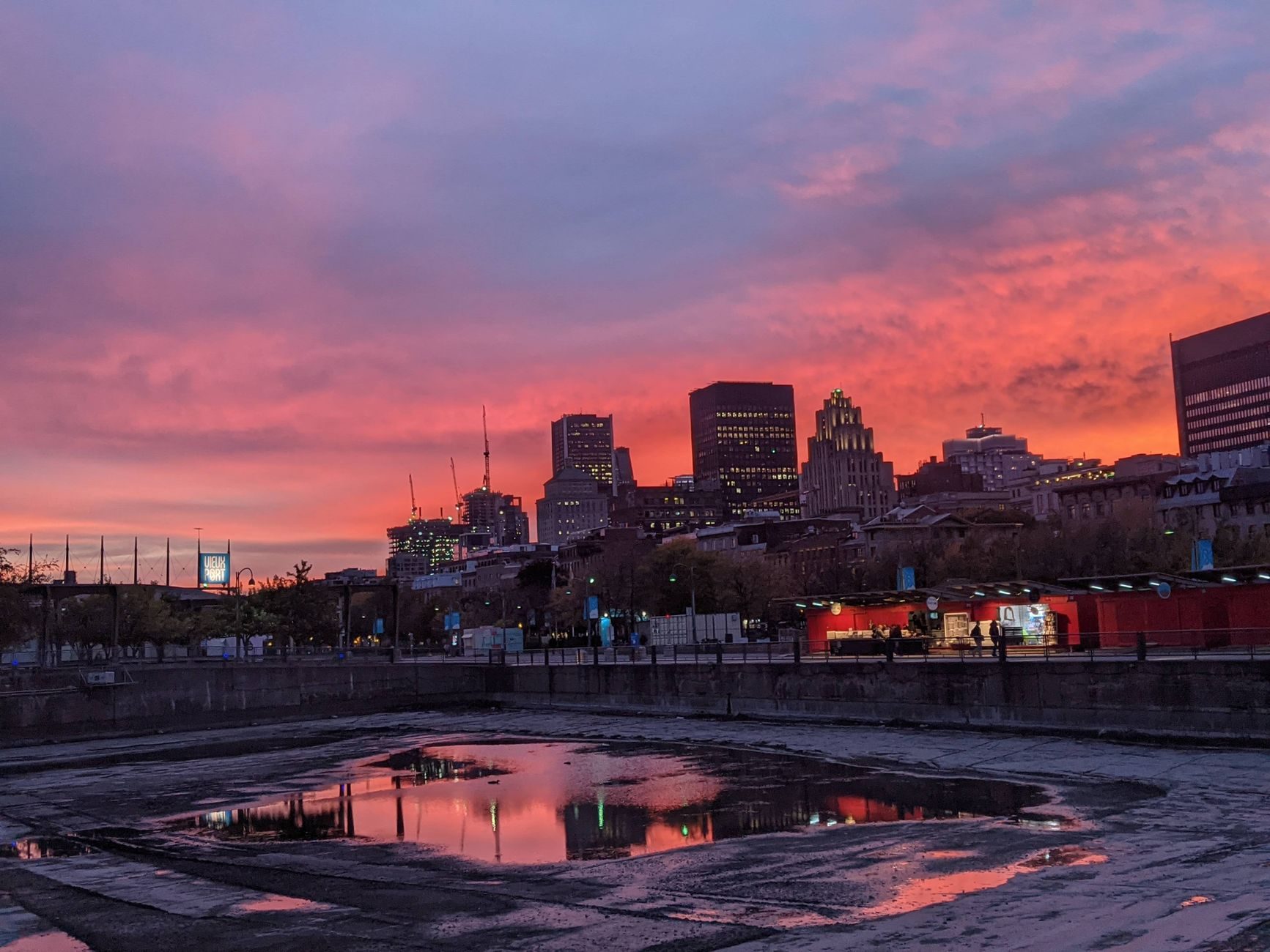 Vieux-Port de Montréal au coucher du soleil
